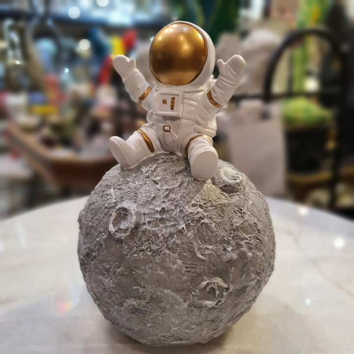 Astronauta Luna color dorado