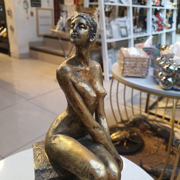 Mujer Sentada Desnuda