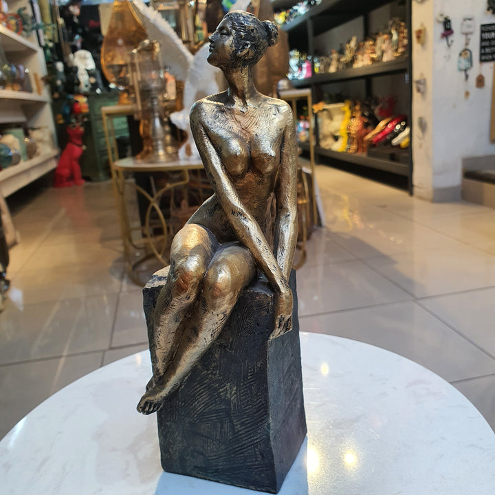 Mujer Sentada Desnuda