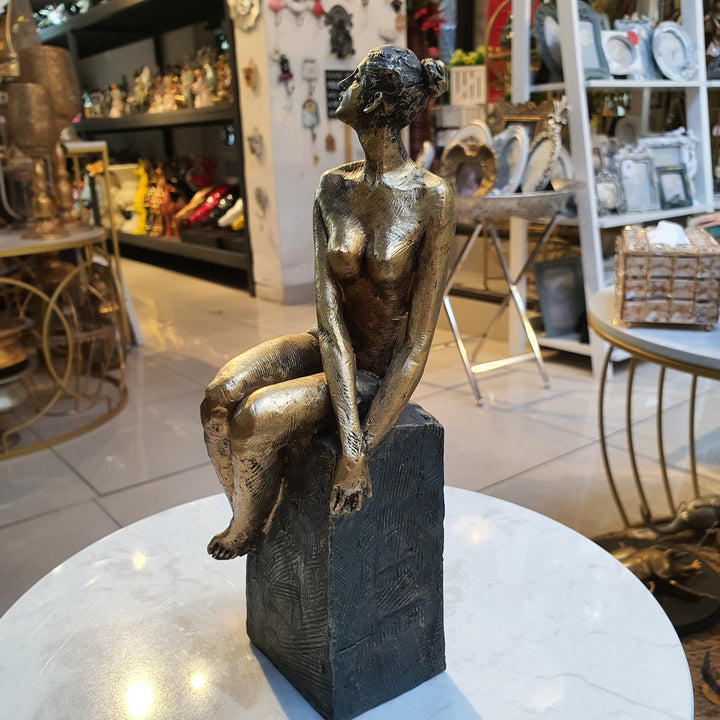 Mujer Sentada Desnuda