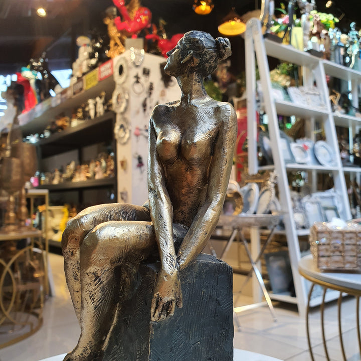 Mujer Sentada Desnuda