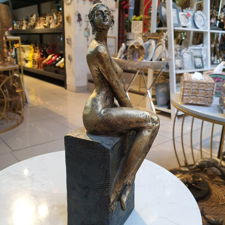 Mujer Sentada Desnuda