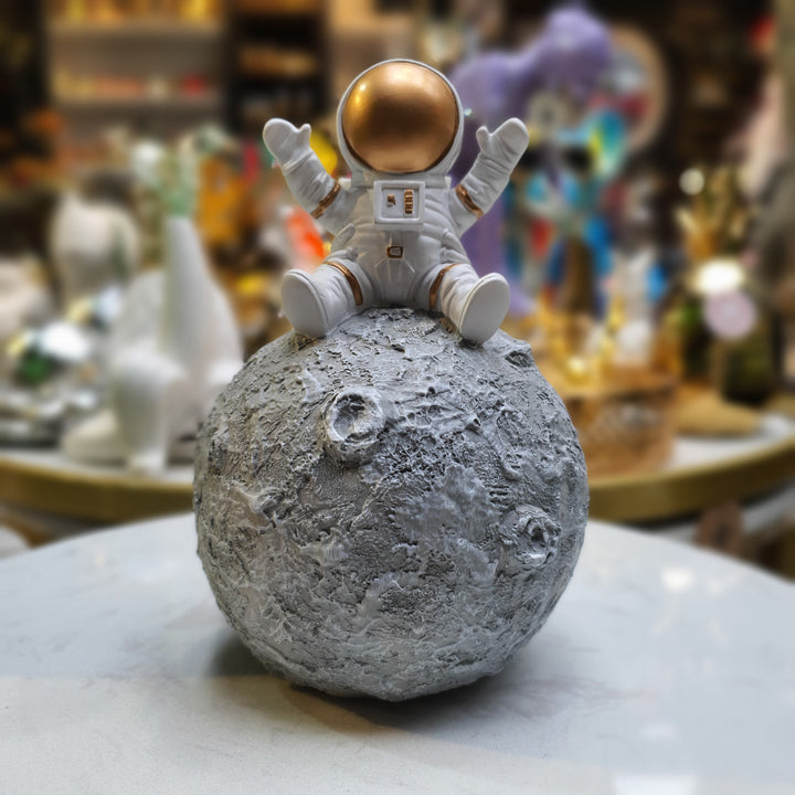 Astronauta Luna color dorado