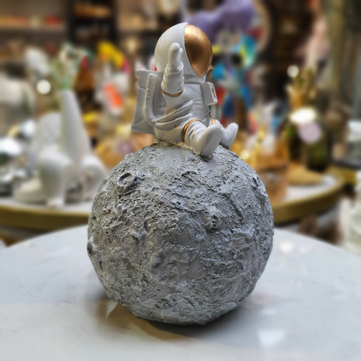 Astronauta Luna color dorado