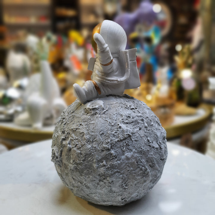 Astronauta Luna color dorado