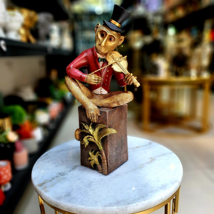 Mono tocando el violín