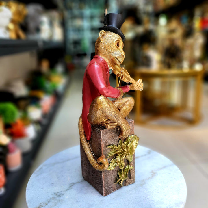 Mono tocando el violín