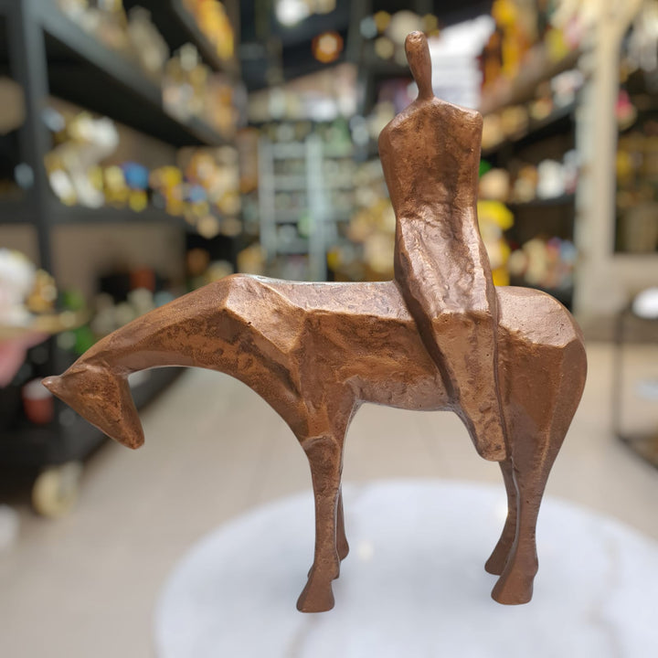 Hombre en Caballo de Hierro color bronce