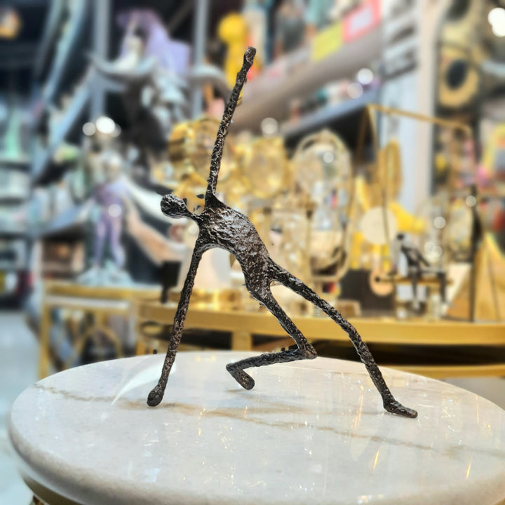 Escultura de hombre Break Dance de hierro