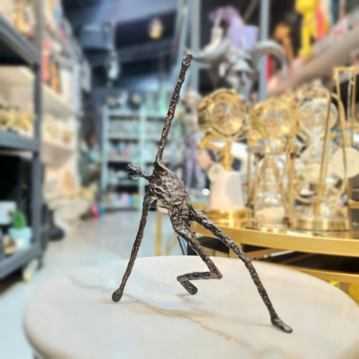 Escultura de hombre Break Dance de hierro