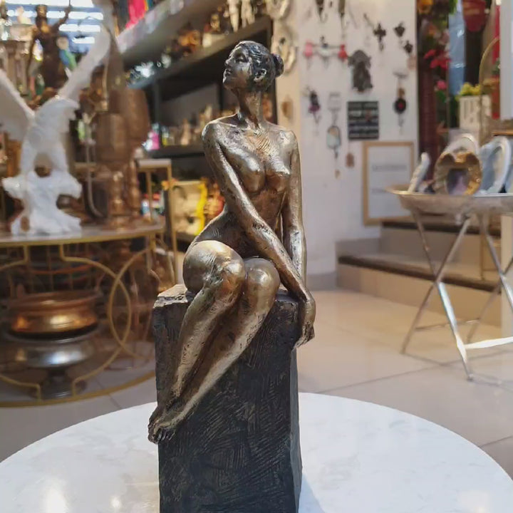 Mujer Sentada Desnuda