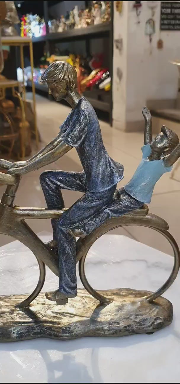 Familia padre e hijo en bicicleta