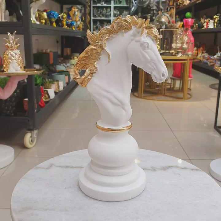 Pieza Decorativa Ajedrez: Caballo Blanco y Dorado