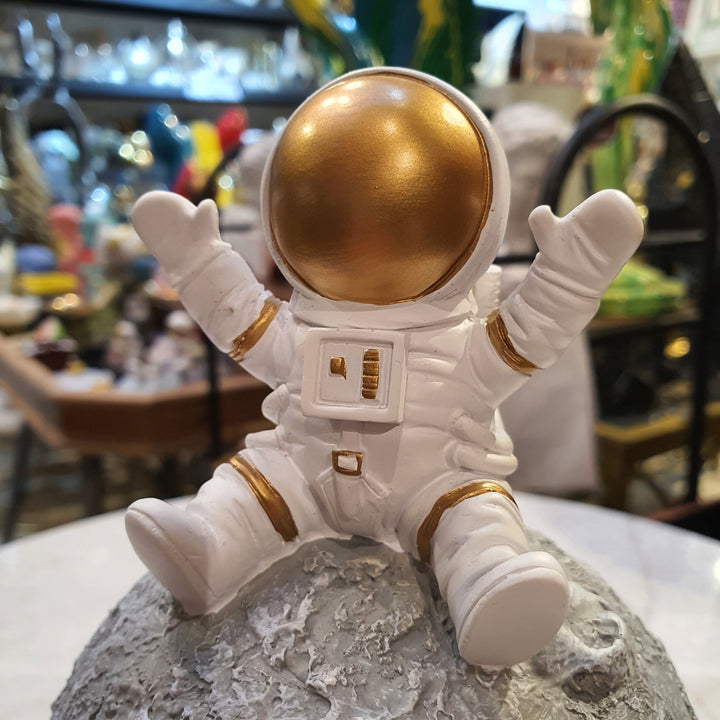 Astronauta Luna color dorado