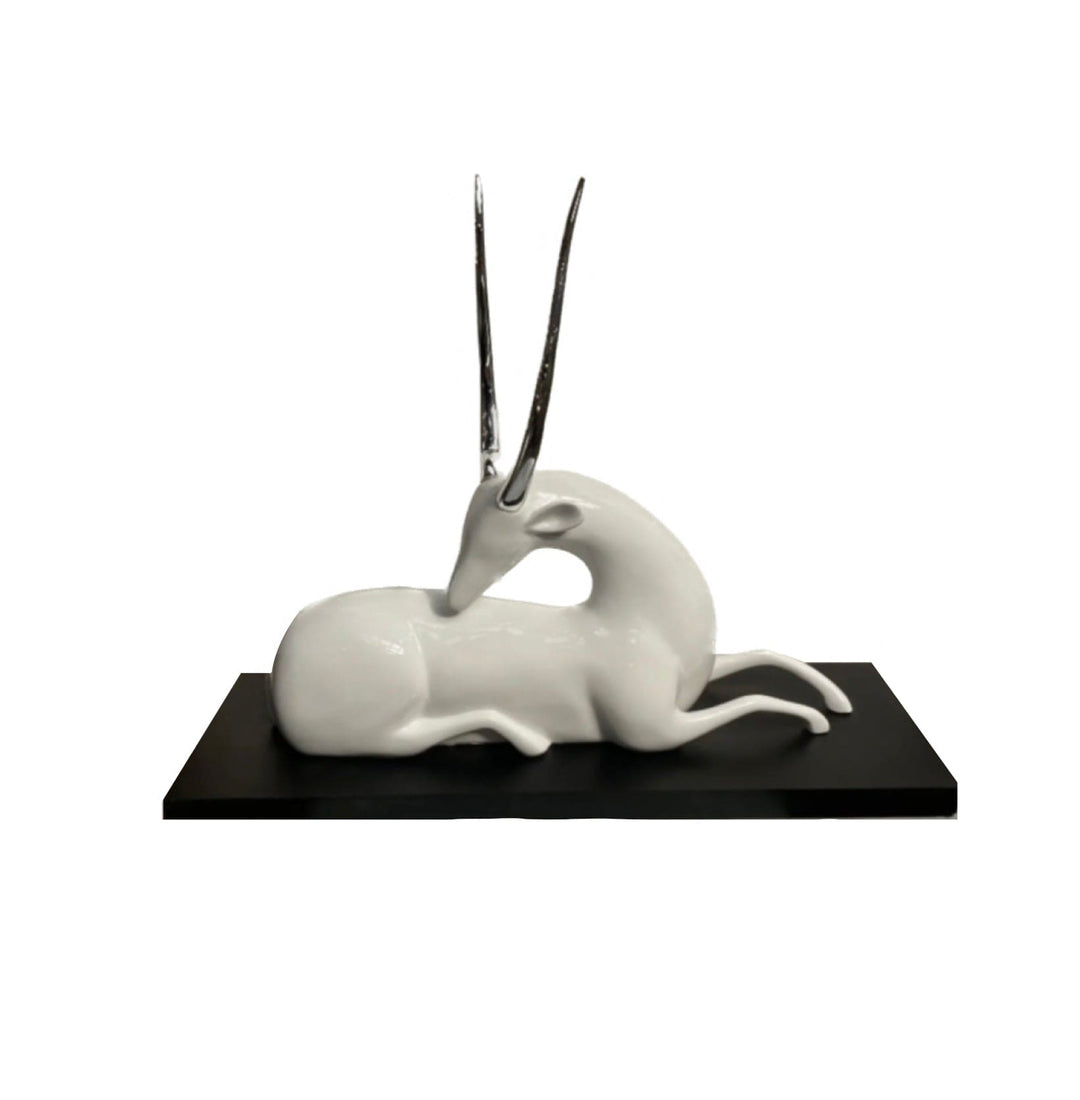 Antilope Acostado Blanco