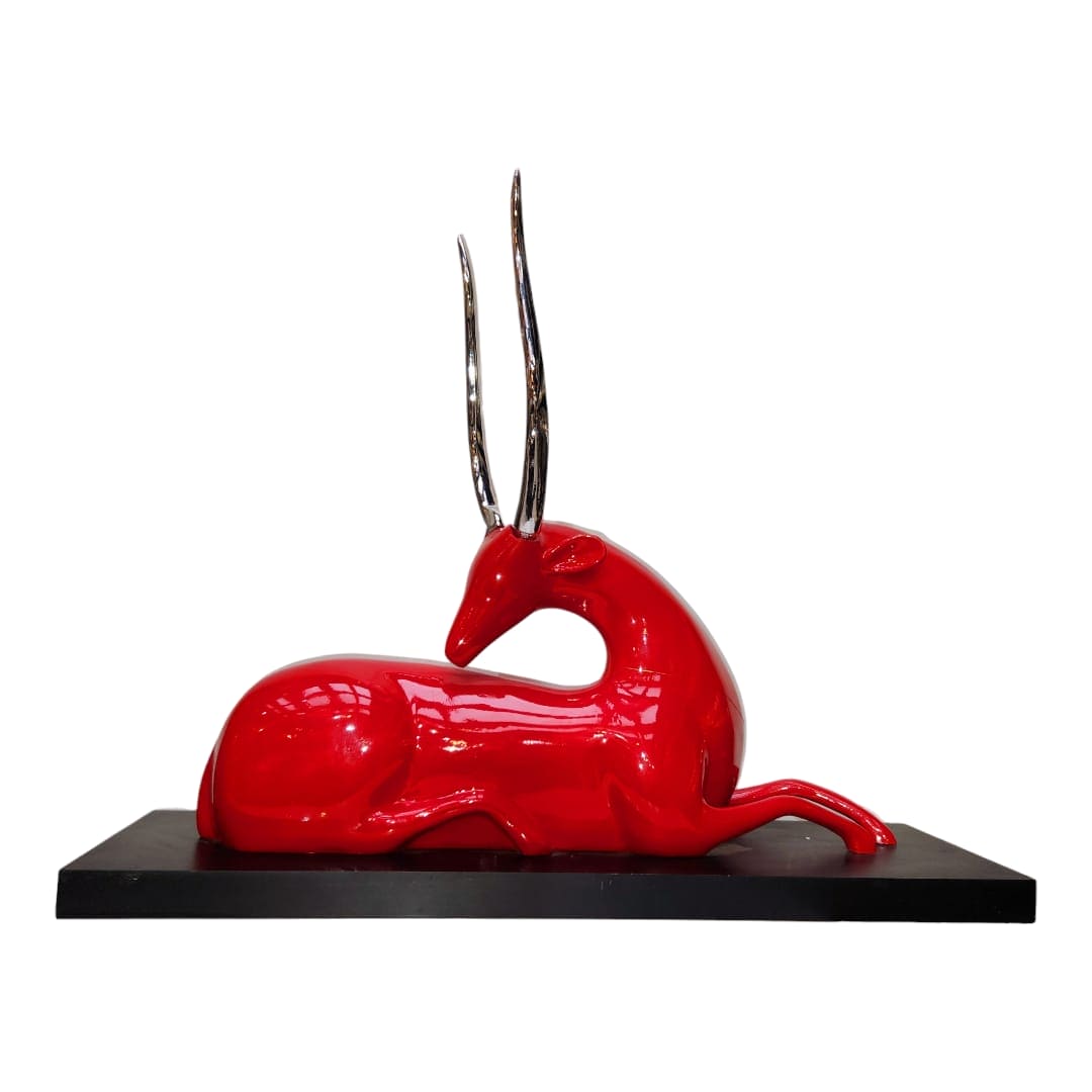 Antilope Acostado Rojo