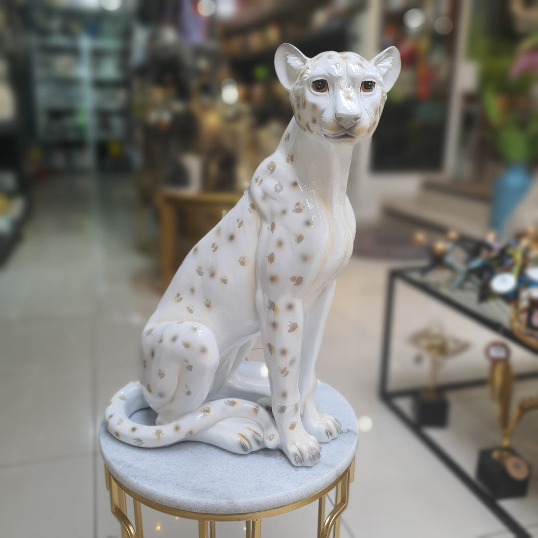 Leopardo sentado color blanco