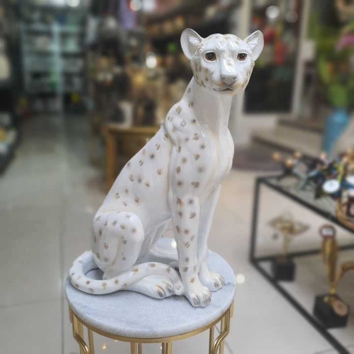 Leopardo sentado color blanco