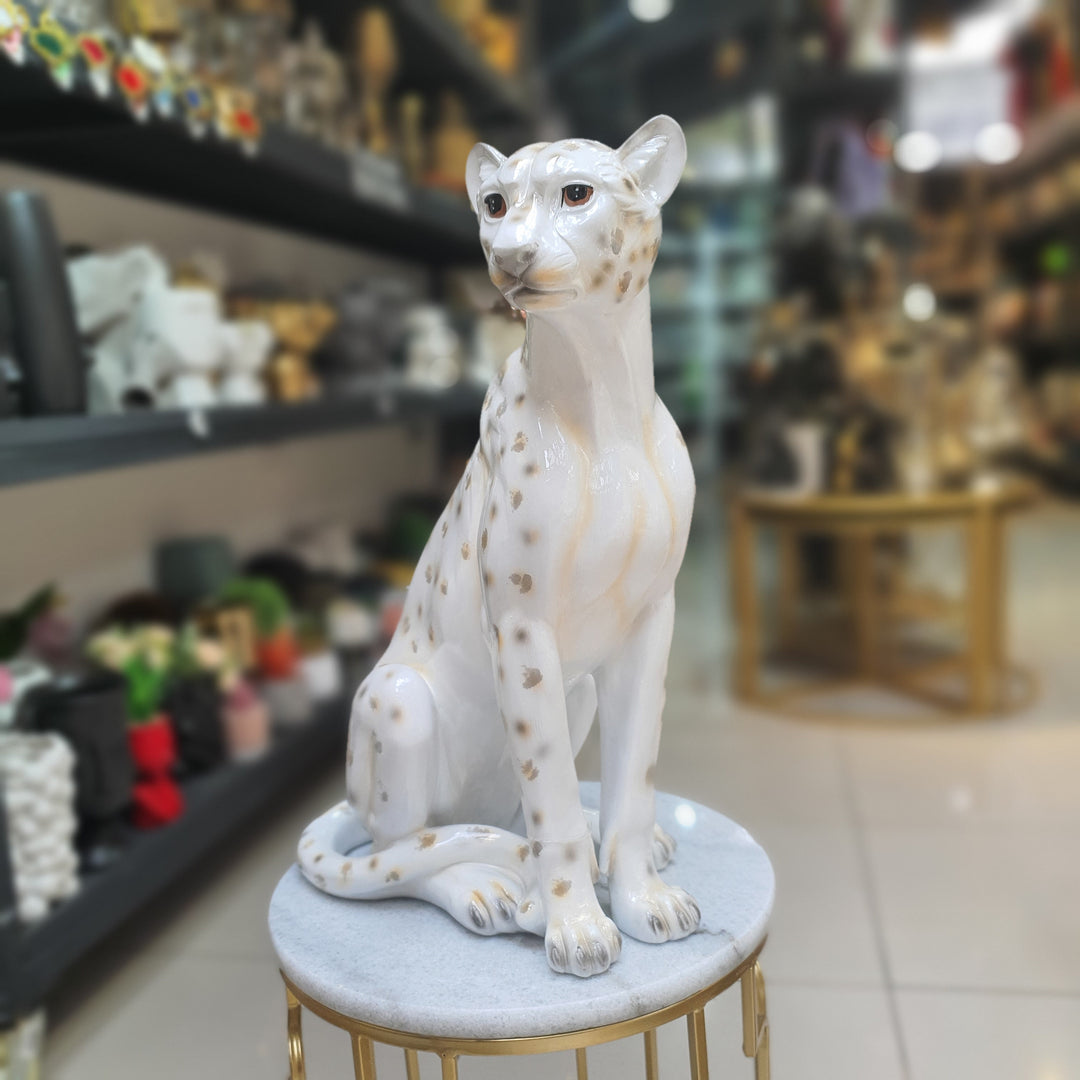 Leopardo sentado color blanco