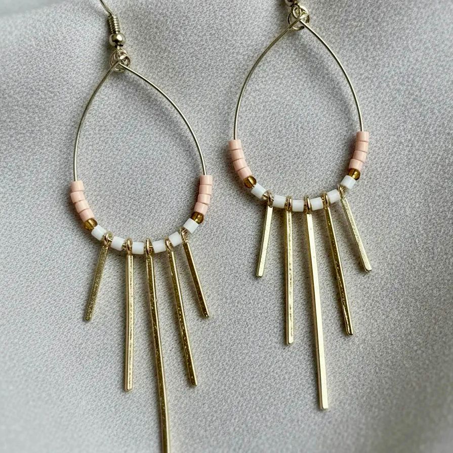 Aros Dalia color rosado con blanco