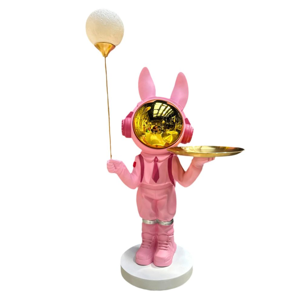 Conejo astronauta rosado con bandeja