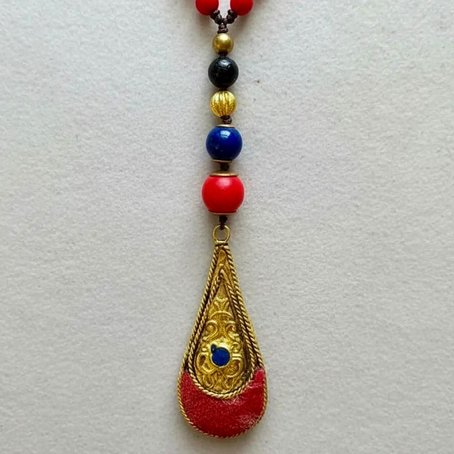 Collar Aria color rojo