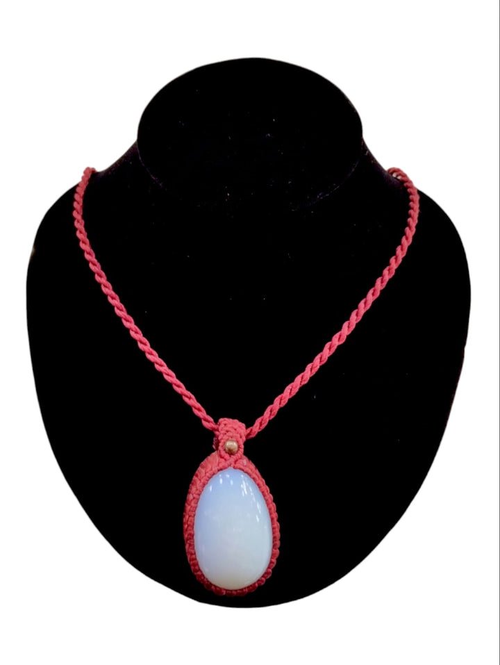 Collar Piedra Lunar color rojo