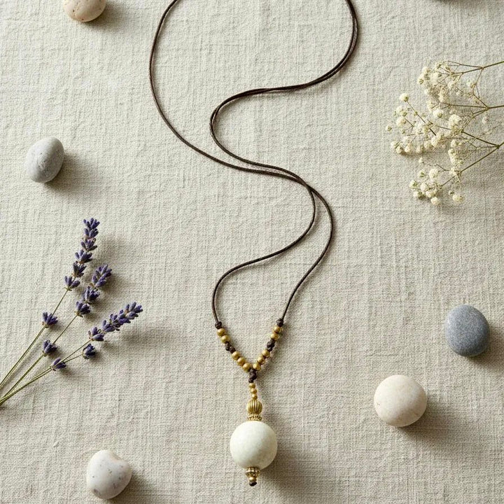 Collar Amed color blanco