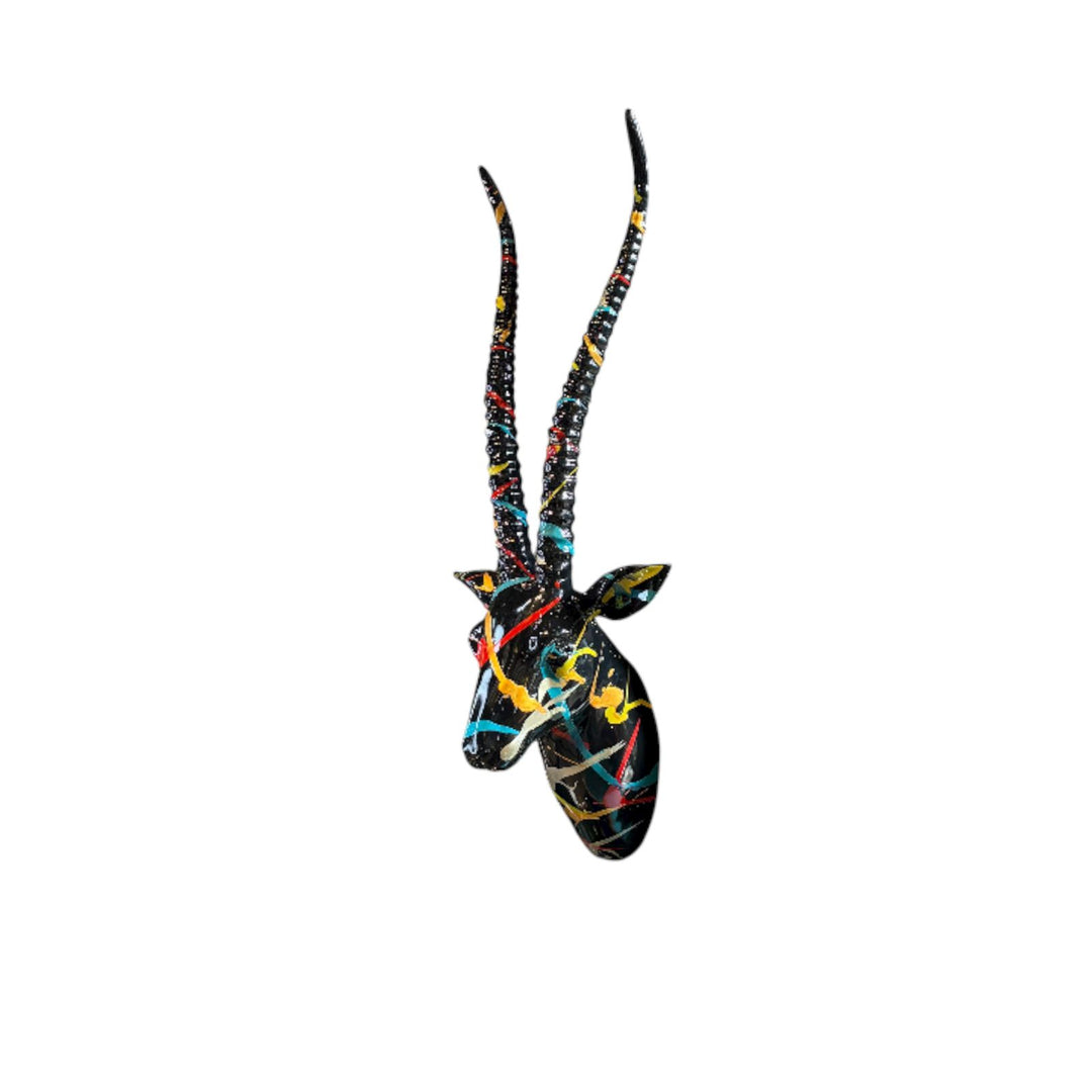 Cabeza de antílope negro multicolor