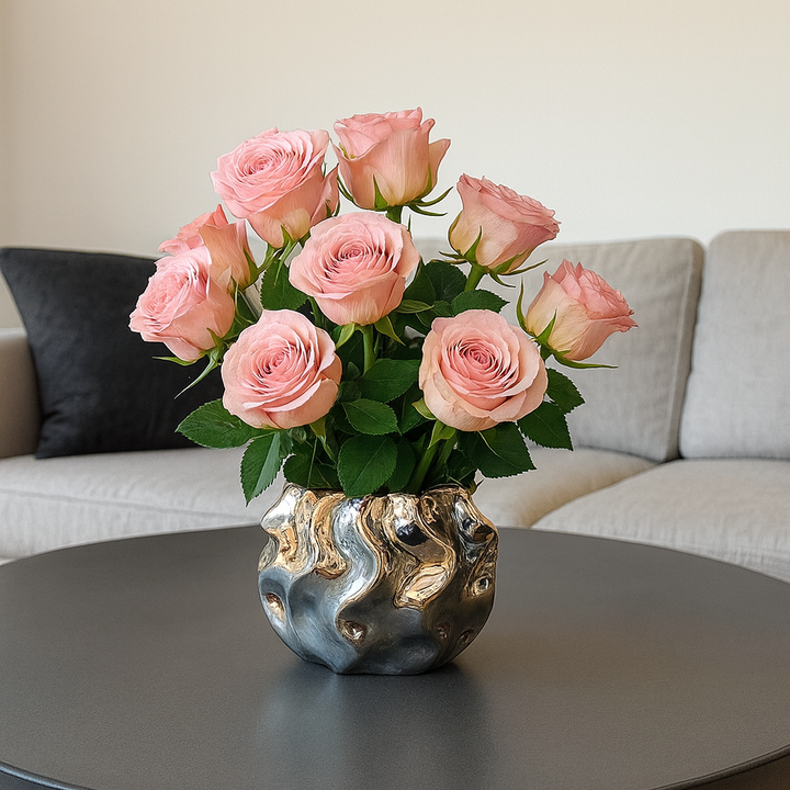 Jarrón curvilíneo plateado