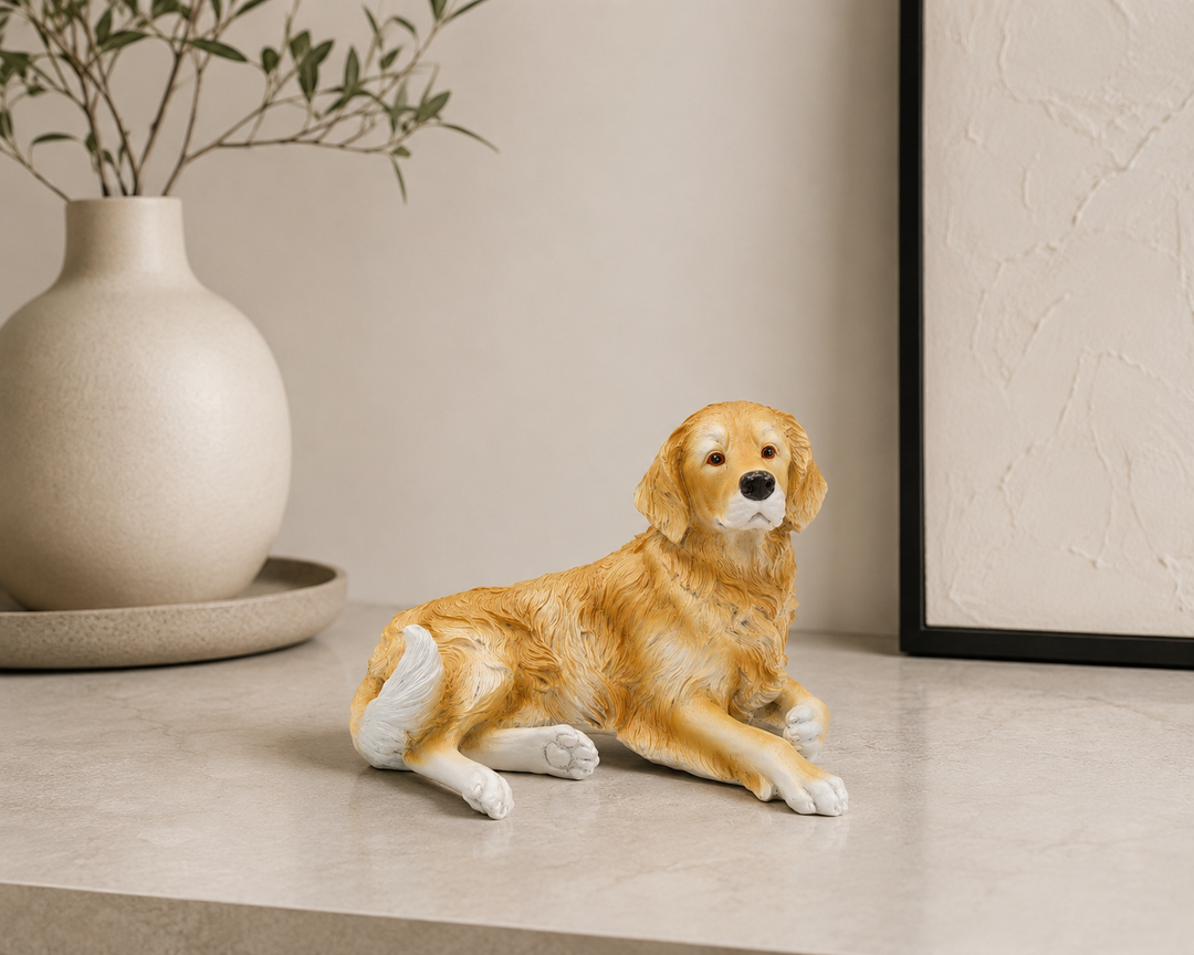 Perro Golden Acostado