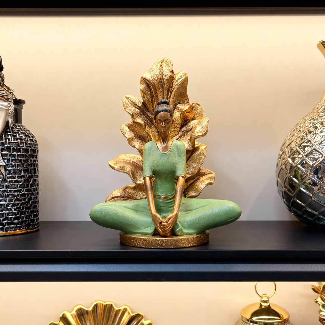 Mujer en posición de Yoga