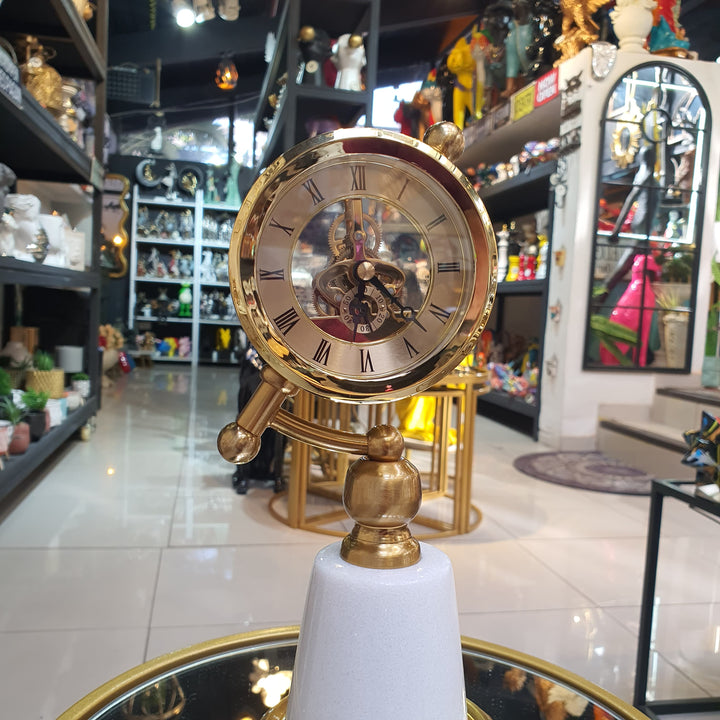 Reloj dorado con base de Marmol