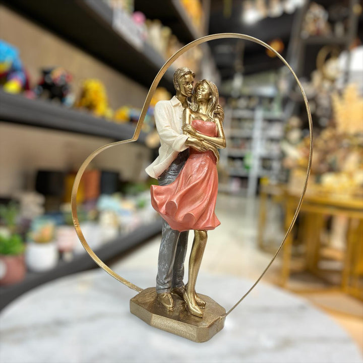 Pareja dentro de un Corazón