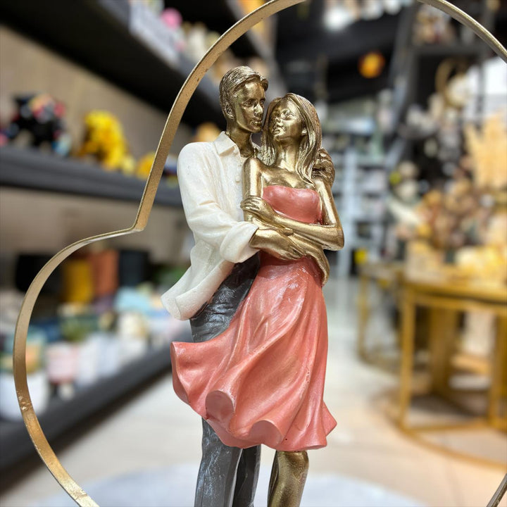 Pareja dentro de un Corazón