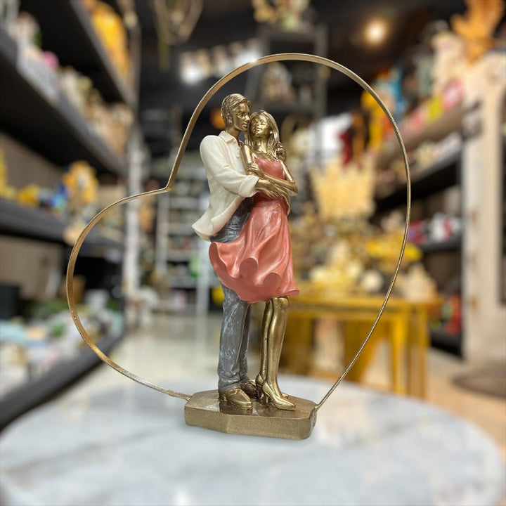 Pareja dentro de un Corazón