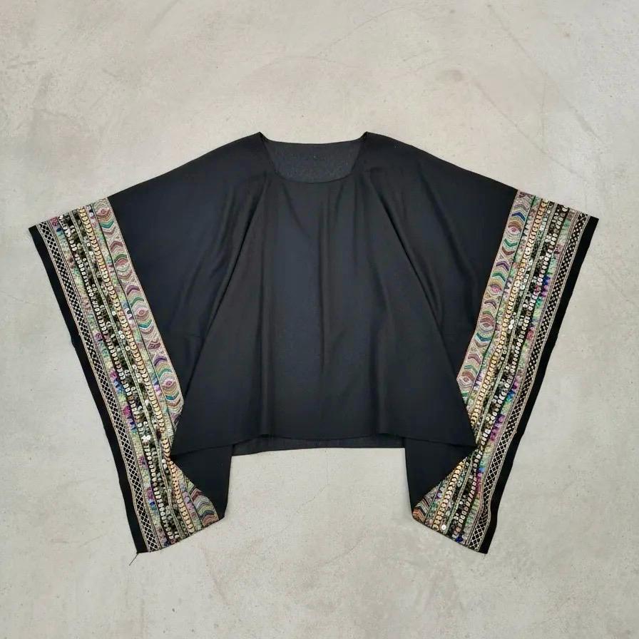 Salida de Baño Bordado color negro