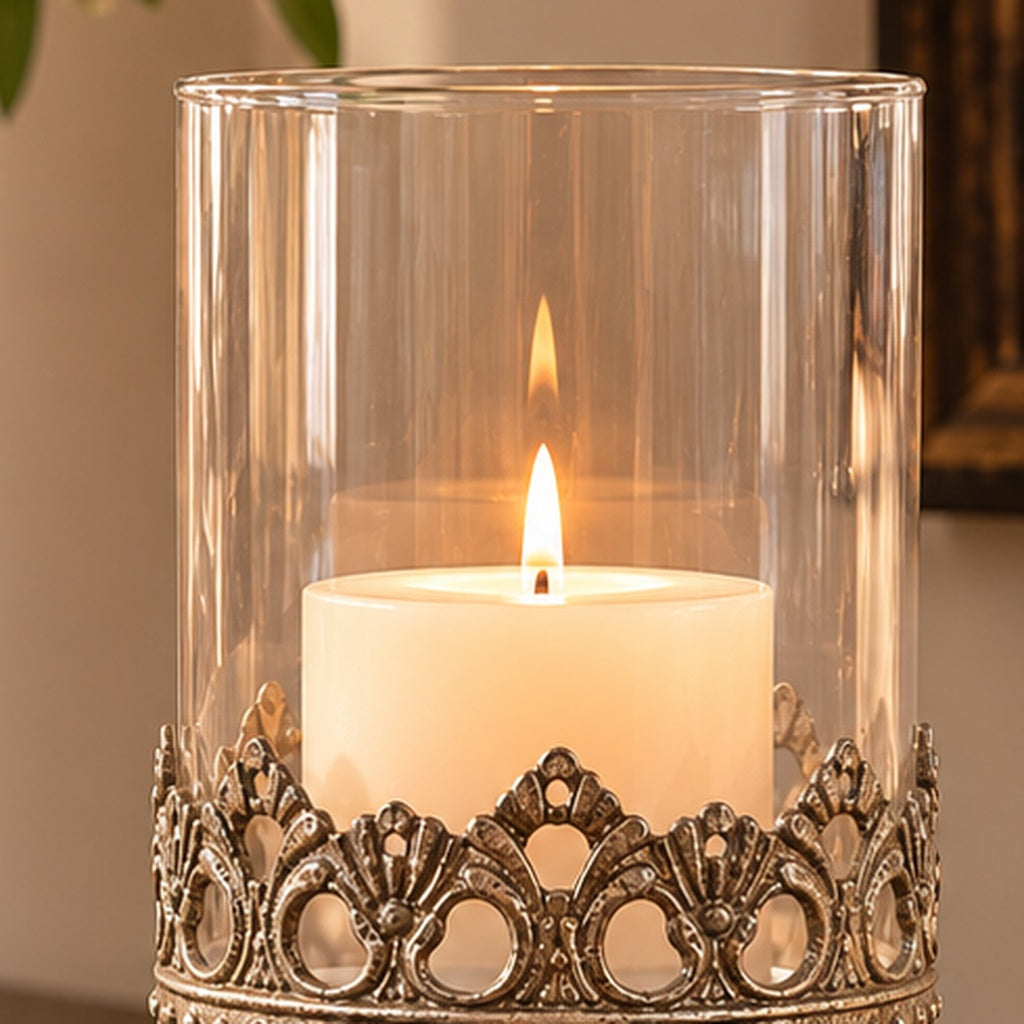 Detalle del cristal transparente y vela dentro del candelabro copa plata 6J7029