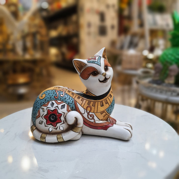 Gato acostado con diseños CASONA DECO animales