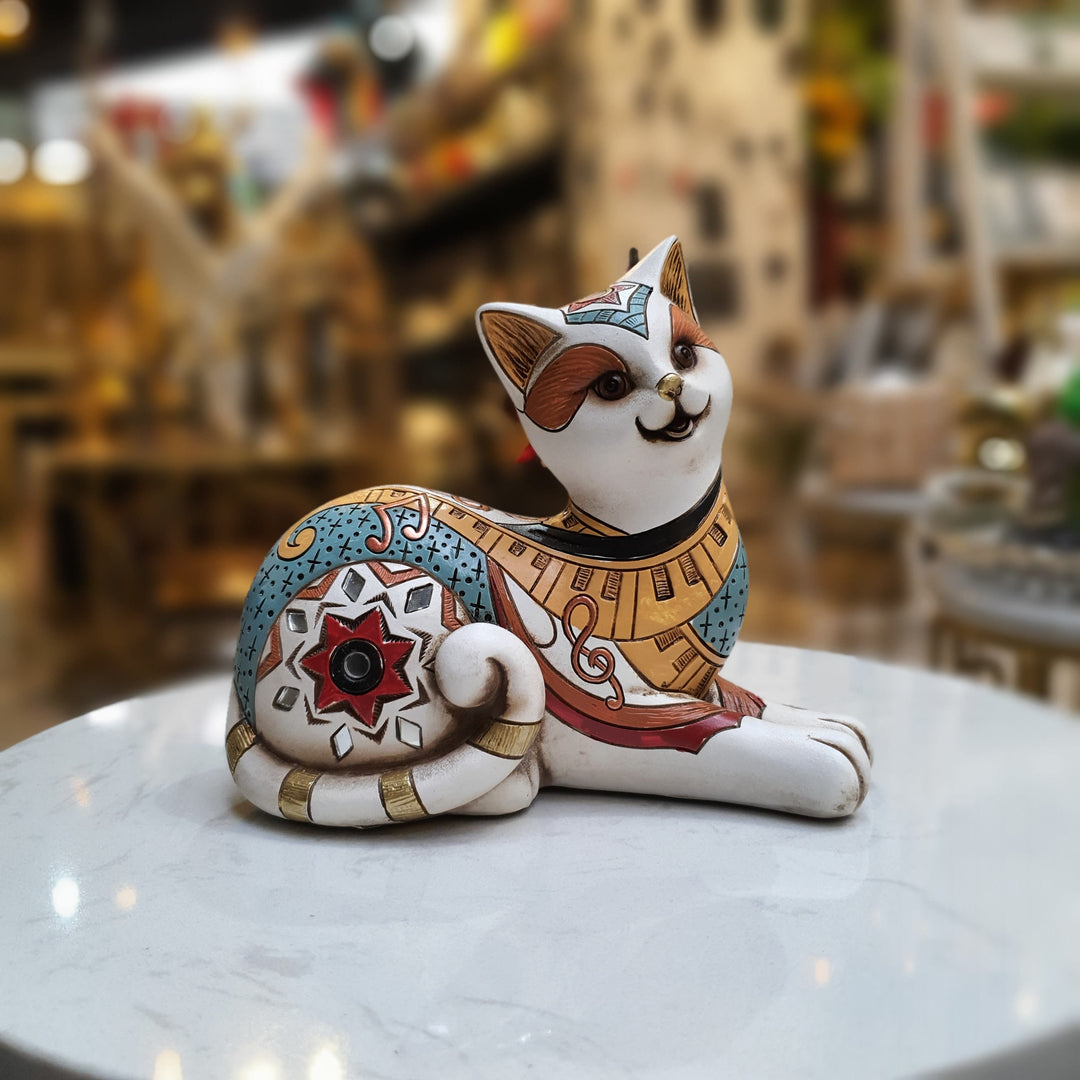 Gato acostado con diseños CASONA DECO animales