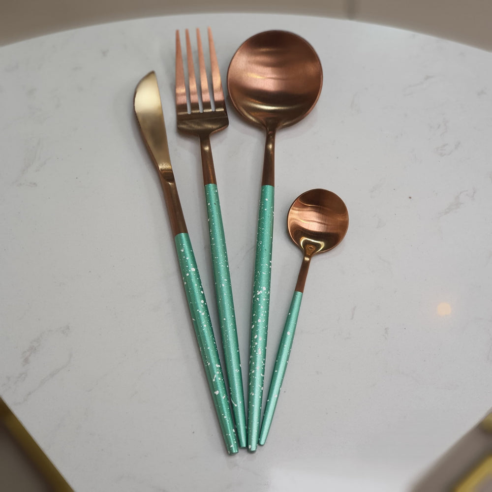 Cubiertos 4 Verde con dorado CASONA DECO cocina