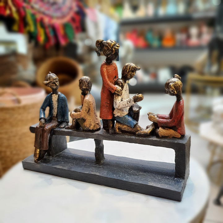 5 Niños Sentados jugando CASONA DECO decoracion