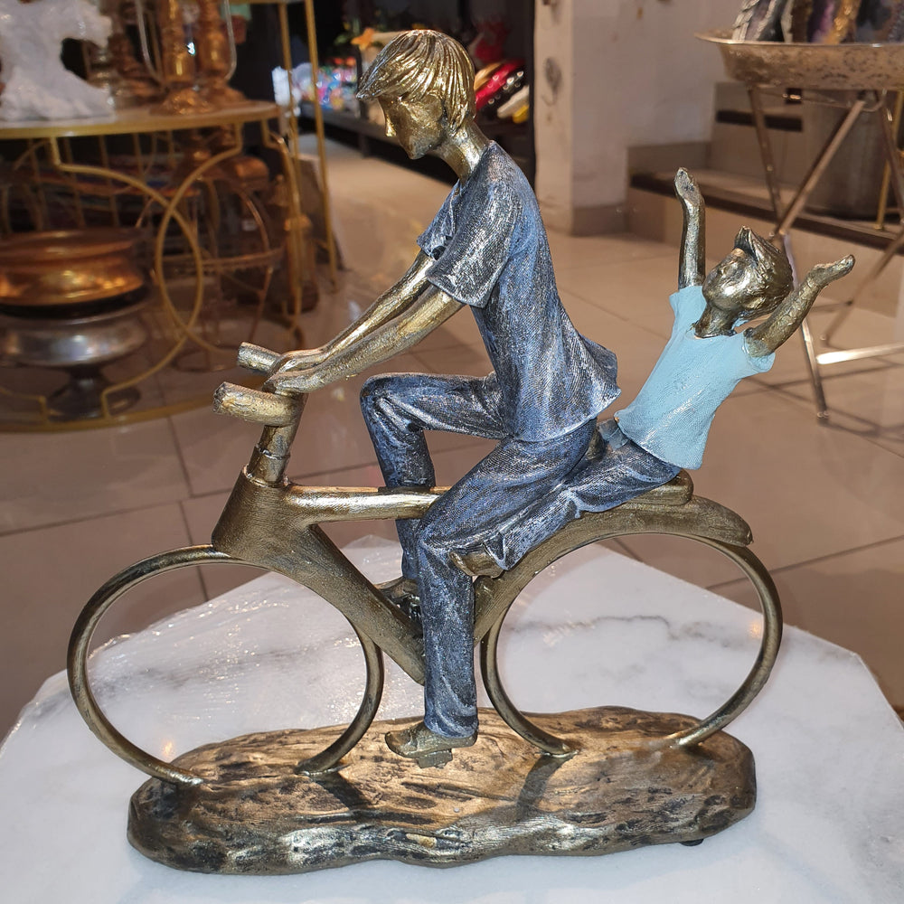 Familia padre e hijo en bicicleta CASONA DECO decoracion