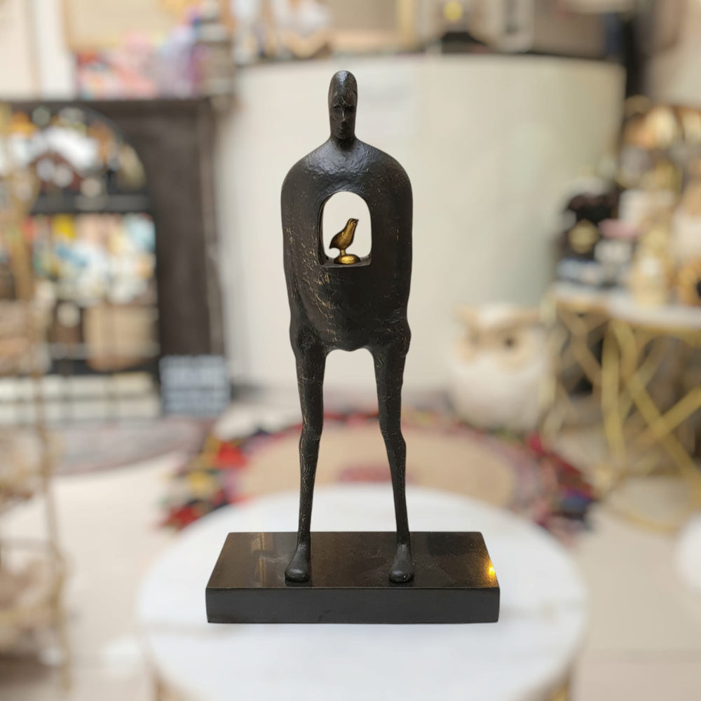 Hombre con  ave Interior de hierro CASONA DECO decoracion