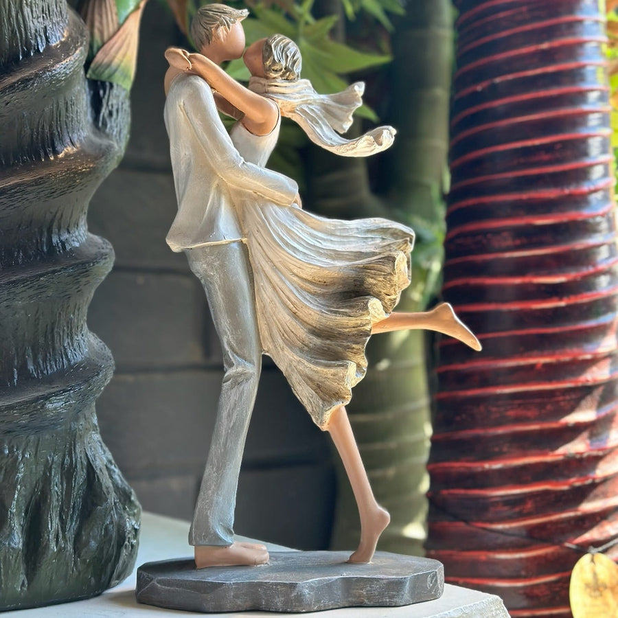 Pareja Abrazada CASONA DECO decoracion