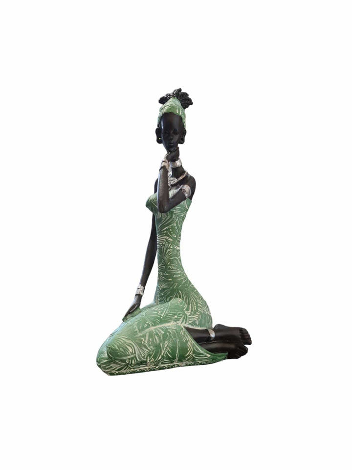 Mujer africana sentada CASONA DECO