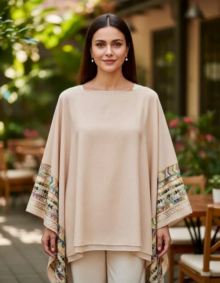 Salida de Baño Bordado beige CASONA DECO Ponchos