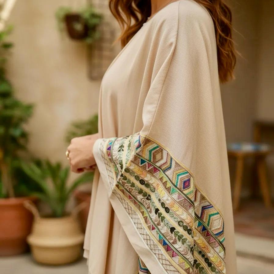 Salida de Baño Bordado beige CASONA DECO Ponchos