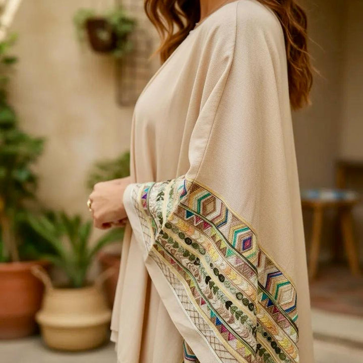 Salida de Baño Bordado beige CASONA DECO Ponchos