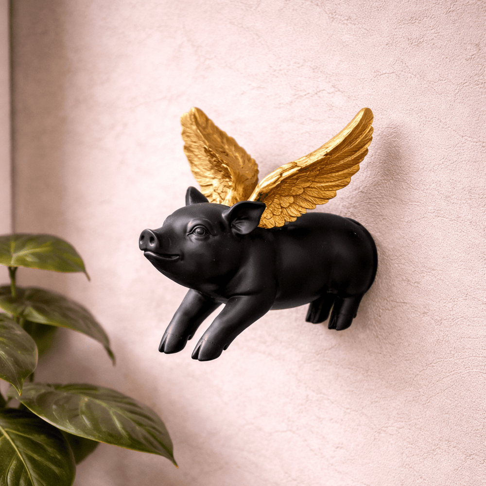 Cerdito decorativo para pared negro con alas doradas CASONA DECO animales